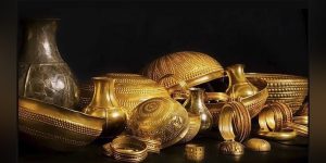 Trésor de Villena : coupes, bols et bracelets en or de l'âge du Bronze sur fond noir